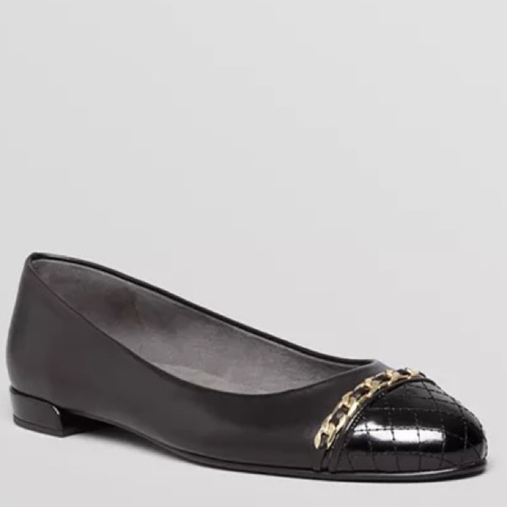 Stuart Weitzman Legacy Gold Chain Quilted Cap Toe Black Leather Flats Size 7.5 N